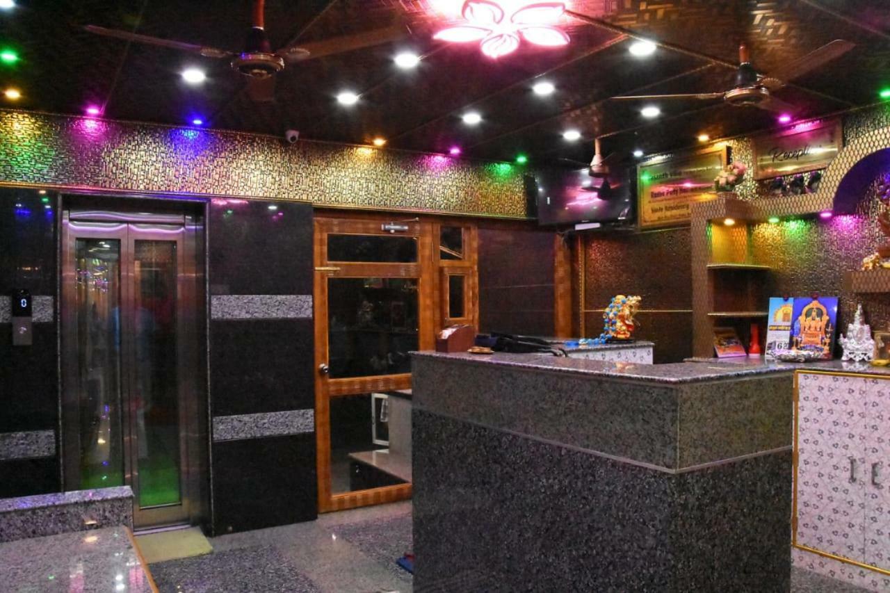 Gayathri Stay Kancheepuram Exteriör bild
