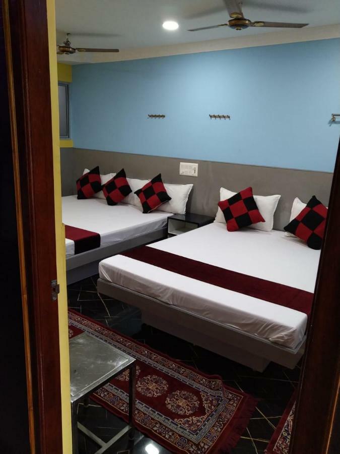 Gayathri Stay Kancheepuram Exteriör bild